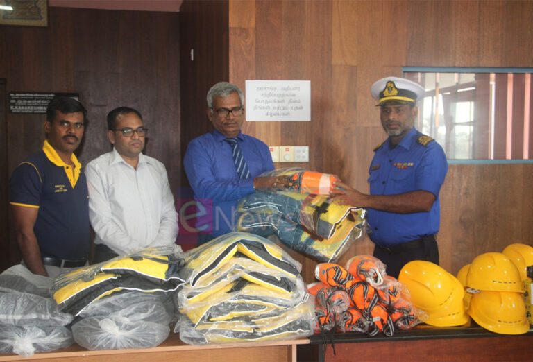 வடமத்திய கடற்படை பிரிவுக்கு அனர்த்த உபகரணங்கள்!