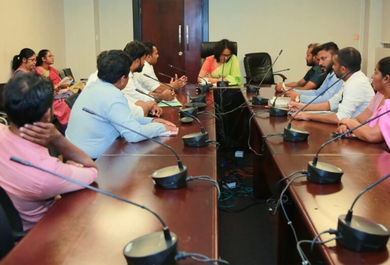 பாடசாலைகளில் உள்ள அபிவிருத்தி உத்தியோகத்தர்கள் ஆசிரியர் சேவையில்?