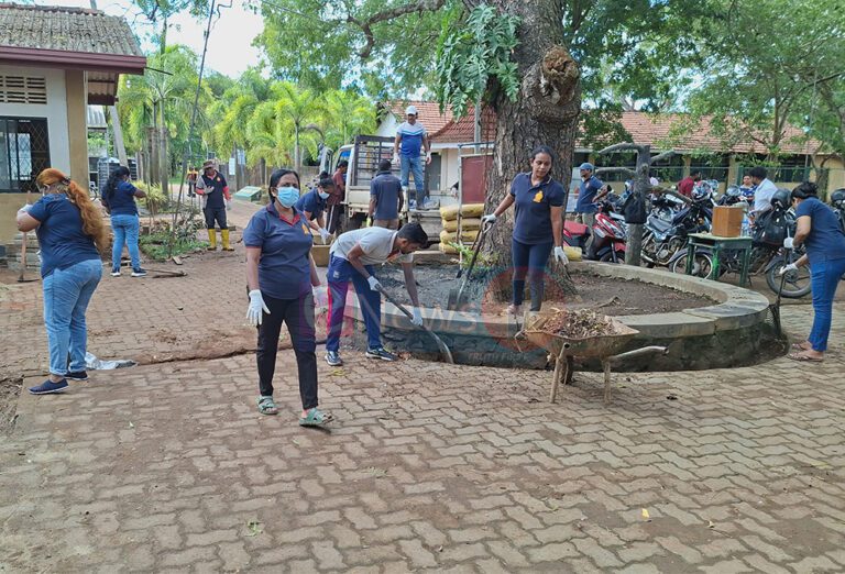 புத்தளம் மாவட்ட பாடசாலைகள் பல இன்னும் சுத்தம் செய்யப்படவில்லை!