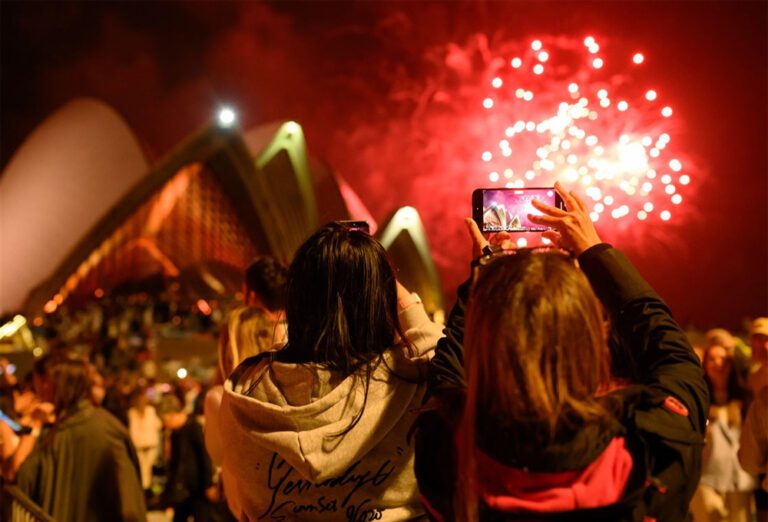 கிரிபாட்டி தீவில் மலர்ந்த 2026 புத்தாண்டு!