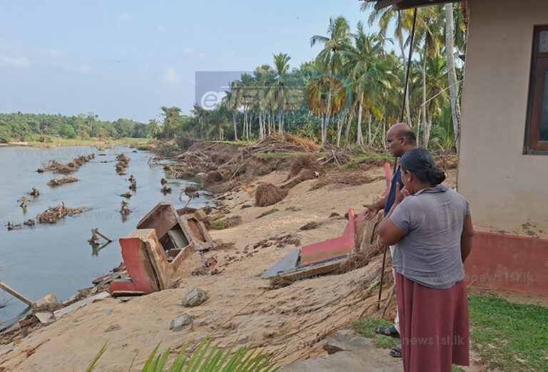 மணல் கொள்ளையர்களால் சிதைந்த தெதுரு ஓயா!