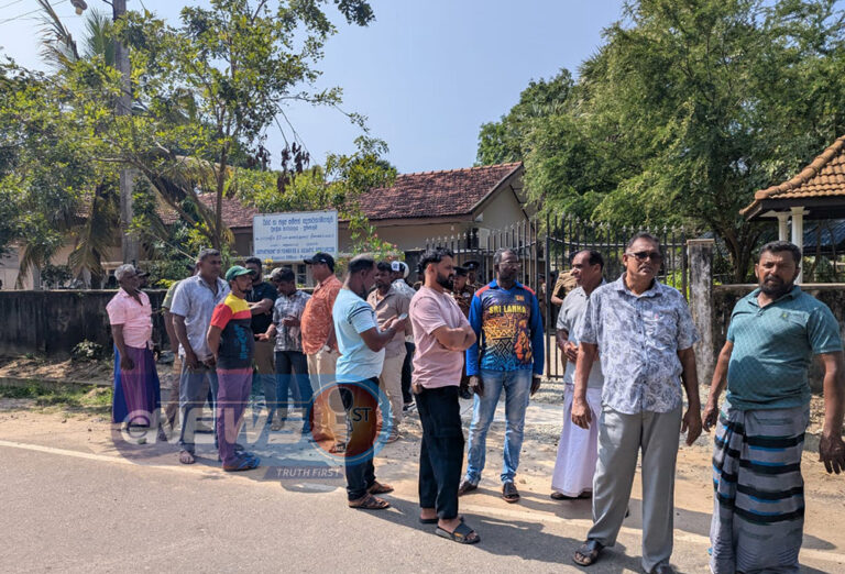 புத்தளம் மீன்பிடி அலுவலகத்திற்கு முன்னால் மீனவர்கள் போராட்டம்!