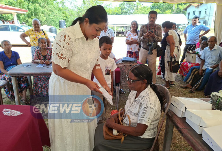 மக்களுக்காக வாழ்ந்த தலைவனுக்கு மக்களின் இரத்த தானம்!