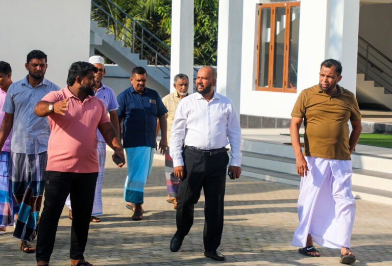 கம்பீரமாக காட்சியளிக்கும் மன்னார் கரிசல் பள்ளிவாசல்!