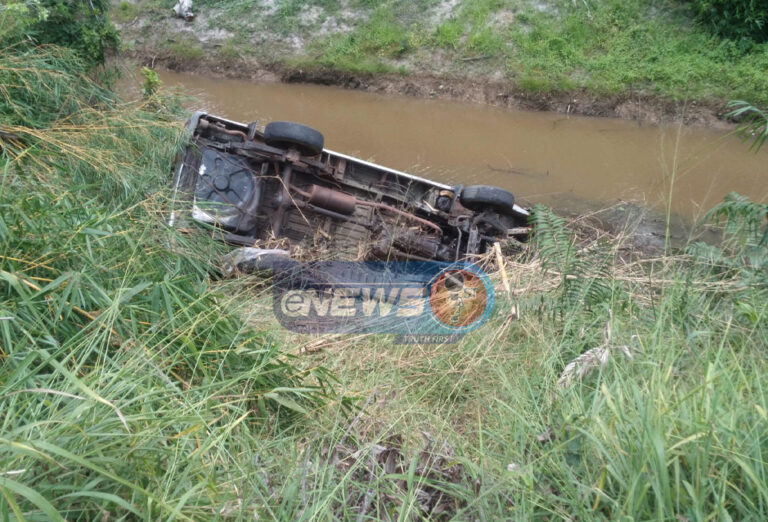 ஹாமில்டன் கால்வாய்க்குள் பாய்ந்த வேன் – சாரதி பரிதாபம்!