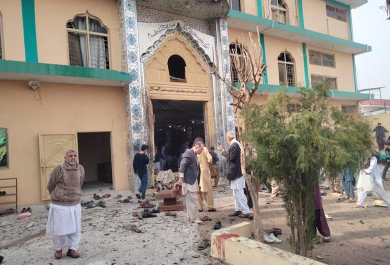 பாகிஸ்தான் தலைநகரில் தற்கொலை தாக்குதல் – 69 பேர் பலி: