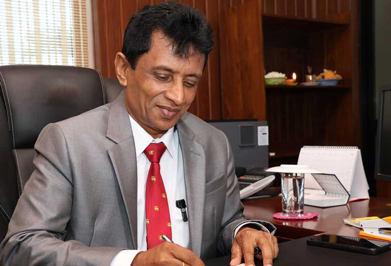 மோட்டார் போக்குவரத்து ஆணையாளர் கைது!