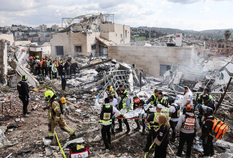 20,000 அமெரிக்கர்கள் கடும் அச்சத்தில் தாயகம் திரும்பினர்!