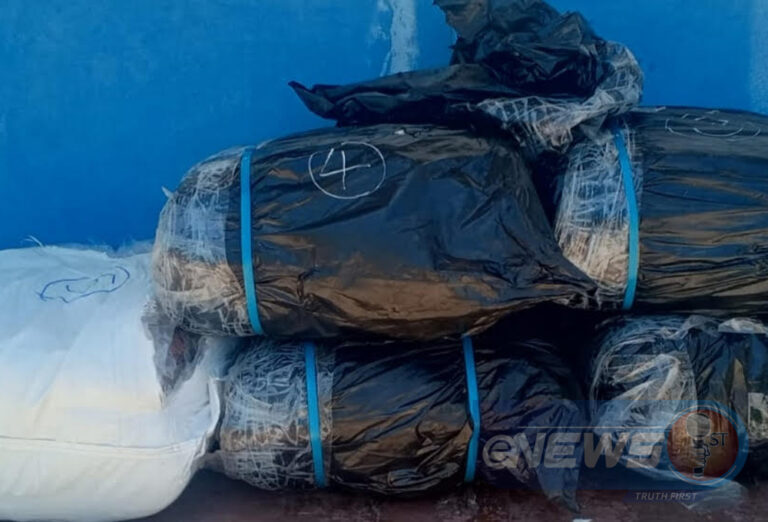 கடலில் மிதந்த 250 கிலோவிற்கும் அதிக எடையுள்ள பீடி இலைகள்!