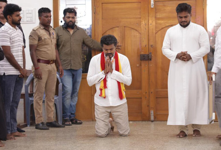 விஜய் முட்டி போட்டு நடக்க இப்படி ஒரு காரணமா?