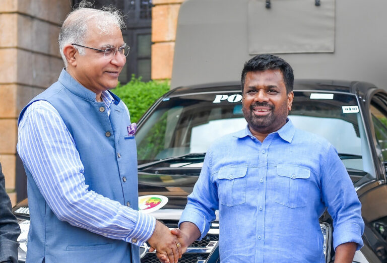 இலங்கை பொலிசுக்கு இந்தியா வழங்கிய 300 மில்லியன் பெறுமதியான வாகன பரிசு!